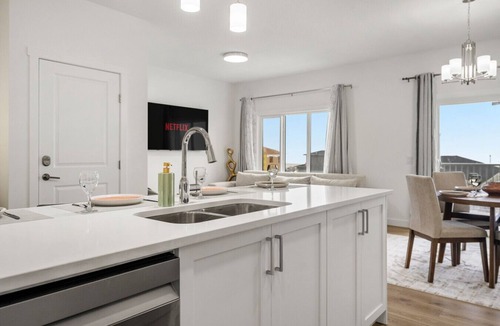 Cochrane House | Mountain View Retreat with Two King Beds and Full House