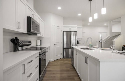 Cochrane House | Mountain View Retreat with Two King Beds and Full House