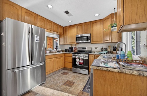 Zuzax House | Mountain View Retreat/Fireplace, Garage, WiFi.