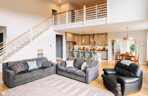 Forest House | Mountain View Retreat - Plenty of Space and Extras