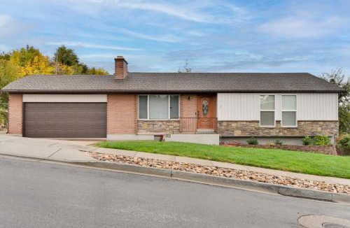 Centerville House | Mountain-View Retreat with Hot Tub in Centerville!