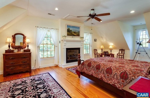 Hood House | Mountain View Retreat