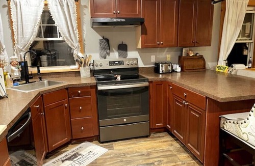 Richmondville House | Mountain View Ridge