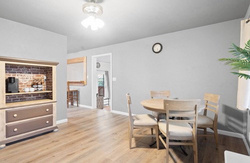 Benton House | Mountain View River Retreat