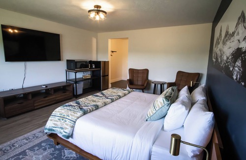 Tetonia Cabin | Mountain View Studio suite