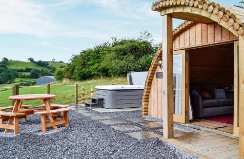 Llandovery House | Mountain View - Uk34179