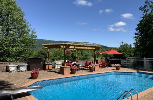 Gardiner House | Mountain View Vacation Home