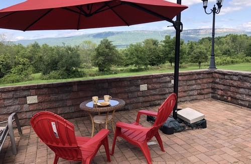 Gardiner House | Mountain View Vacation Home