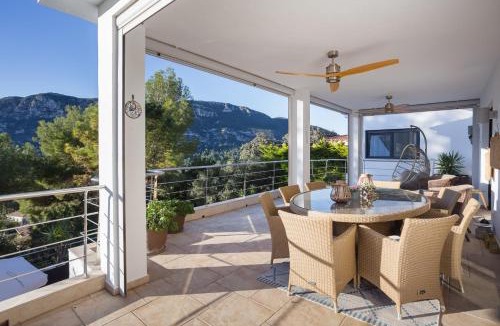 La Drova House | Mountain View Villa