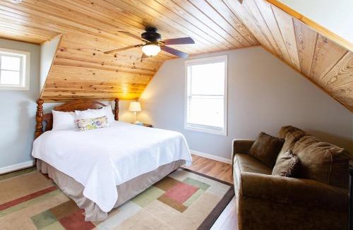 Dahlonega Apartment | Mountain View Villa on Choice Ave - Steps to Downtown