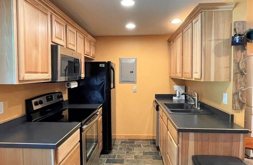 Packwood Cabin | Mountain View | Wifi, Smart TV, In town