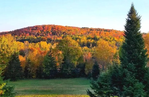 Montpellier House | Mountain View with a HotTub, 7 mins-LacSimon