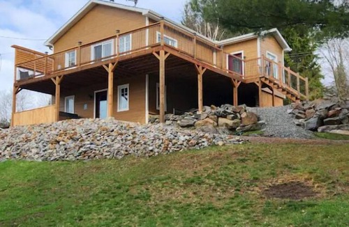 Montpellier House | Mountain View with a HotTub, 7 mins-LacSimon