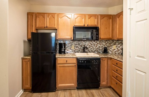 McGaheysville Condo | Mountain views, Balcony, Fireplace!