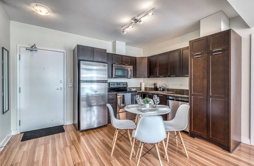 Brentwood House | Mountain Views! Bright & Spacious 2BD 2BA Condo