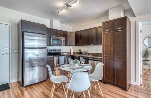 Brentwood House | Mountain Views! Bright & Spacious 2BD 2BA Condo