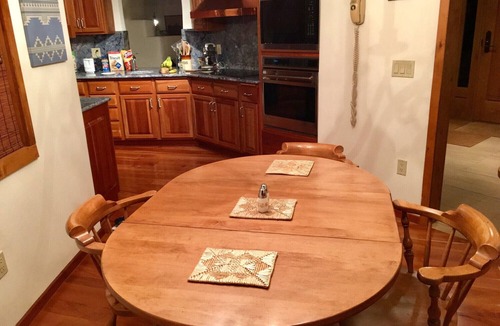 Northeast Santa Fe House | Mountain Views. Bright & Sunny w/Southwest Charm. Close-in Location