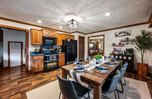 Chalet Village North Ski Chalet | Mountain Views/Game Room/Theatre Room/Jacuzzi/Fire Pit/10mins to downtown Gburg