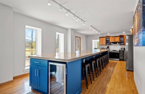 Melcroft House | Mountain Views Hike, Hot Tub, Sauna & Seven Springs
