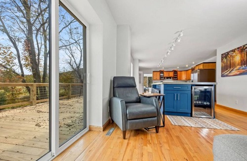 Melcroft House | Mountain Views Hike, Hot Tub, Sauna & Seven Springs