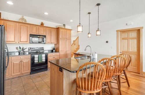 Wolf Laurel House | Mountain Views - Hot Tub - Firepit - Gameroom - Near Blue Ridge Parkway & AVL
