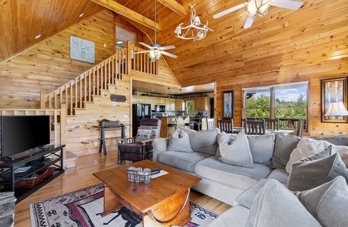 Epworth House | Mountain Views~ Hot Tub&Pool Table~ FirePit~ Games