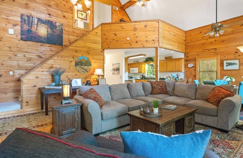 Clarkesville Cabin | Mountain Views Made for Gathering