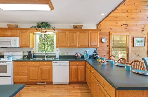 Clarkesville Cabin | Mountain Views Made for Gathering