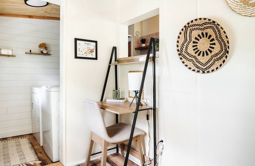 Old Fort House | Mountain views, minutes to town, pool opens by May 1!