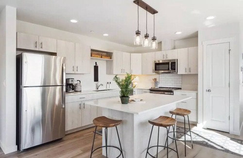 Port Townsend Apartment | Mountain views on the 3rd floor