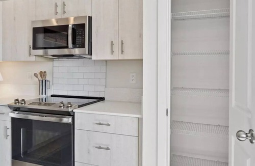 Port Townsend Apartment | Mountain views on the 3rd floor