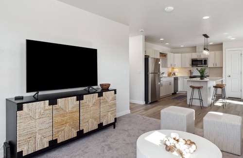 Port Townsend Apartment | Mountain views on the 3rd floor