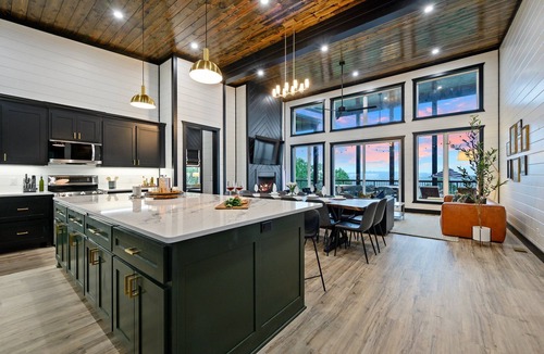 Broken Bow Cabin | Mountain Views Pool Hot Tub Sauna Luxury Escape