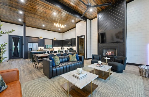 Broken Bow Cabin | Mountain Views Pool Hot Tub Sauna Luxury Escape