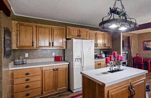 Lawton House | Mountain views, quiet location, Close to Fort Sill and Medicine Park!
