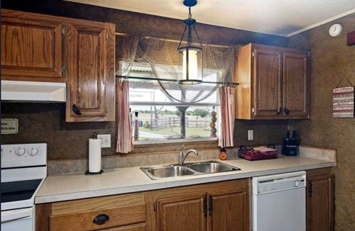Lawton House | Mountain views, quiet location, Close to Fort Sill and Medicine Park!