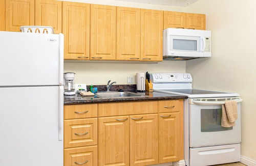 Waikiki Condo | Mountain Views & Steps to Beach + Free Parking!