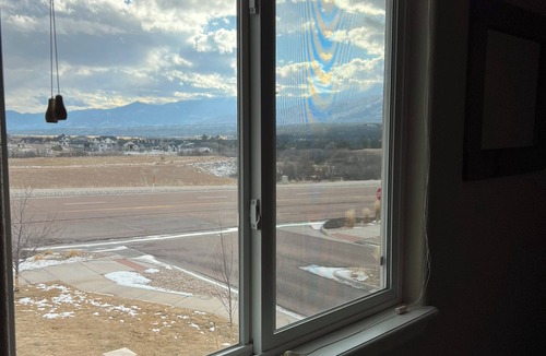 Northgate House | Mountain Views, Air Force, Hiking, Fire Pit, WiFi, Gourmet Kitchen, pet friendly