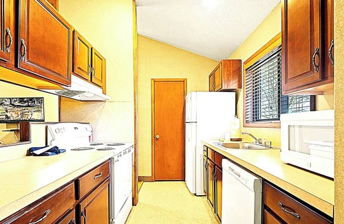Lake Harmony Condo | Mountain Views, Waterfall Wanders & Wallet-Friendly Escapes
