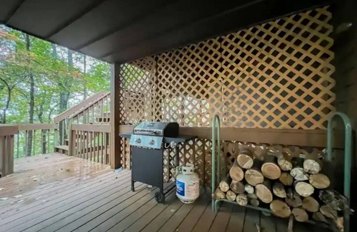 Tate House | Mountain View’s with hot-tub