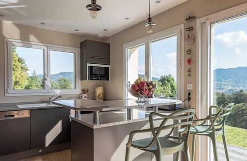 Fresse-sur-Moselle Villa | *Mountain villa with swimming pool & jacuzzi for relaxing with family or friends.