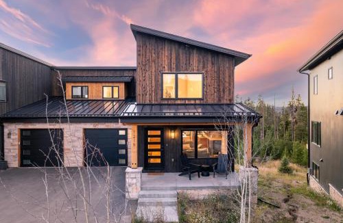 Fraser House | Mountain Villa 1219 I Private Hot Tub I Peloton I Great Views I Bunk Room I Activity Program