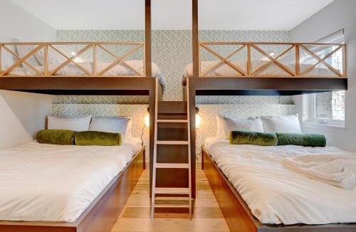 Fraser House | Mountain Villa 1219 I Private Hot Tub I Peloton I Great Views I Bunk Room I Activity Program