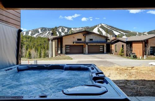 Winter Park House | Mountain Villa 211 Next To WP Resort I Private Hot Tub I Great Views I Activity Program