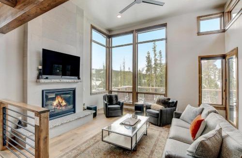 Winter Park House | Mountain Villa 401 Next To WP Resort I Private Hot Tub I Great Views I Activity Program