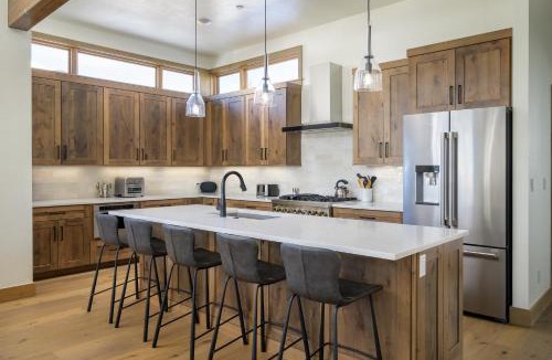 Winter Park House | Mountain Villa 402 Next To WP Resort I Private Hot Tub I Great Views I Activity Program
