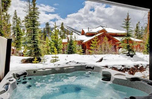 Winter Park House | Mountain Villa 403 Next To WP Resort I Private Hot Tub I Great Views I Activity Program