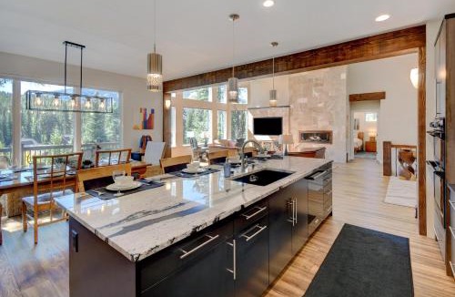 Winter Park House | Mountain Villa 960 Next To WP Resort I Private Hot Tub I Great Views I Activity Program