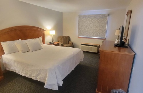 Philippi Hotel | Mountaineer Inn