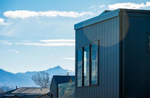 Kapiti Island House | Mountains on Clearview